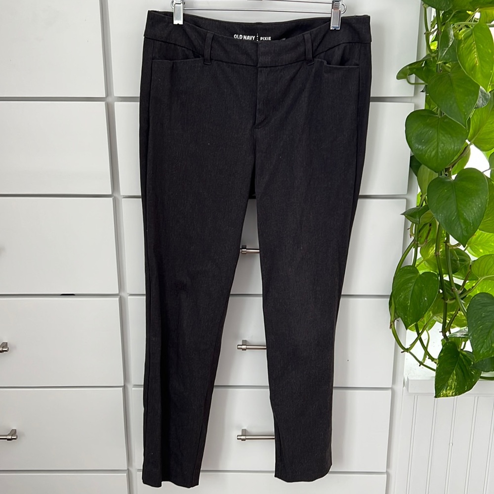 Old Navy Mid Rise Pixie Pant Size 8 Grey